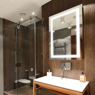 IP44 Rated silver fog resistant bathroom Vanity Wide Vertical LED Mirror Kit